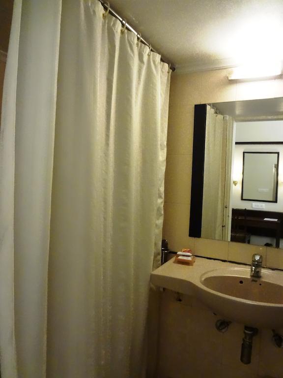 Avion Hotel Mumbai Room photo