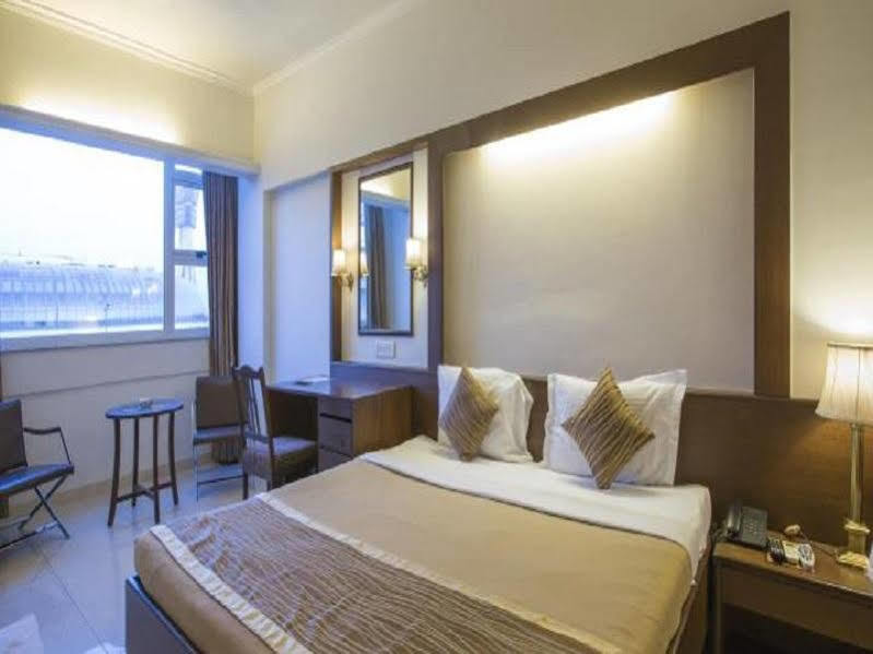 Avion Hotel Mumbai Exterior photo