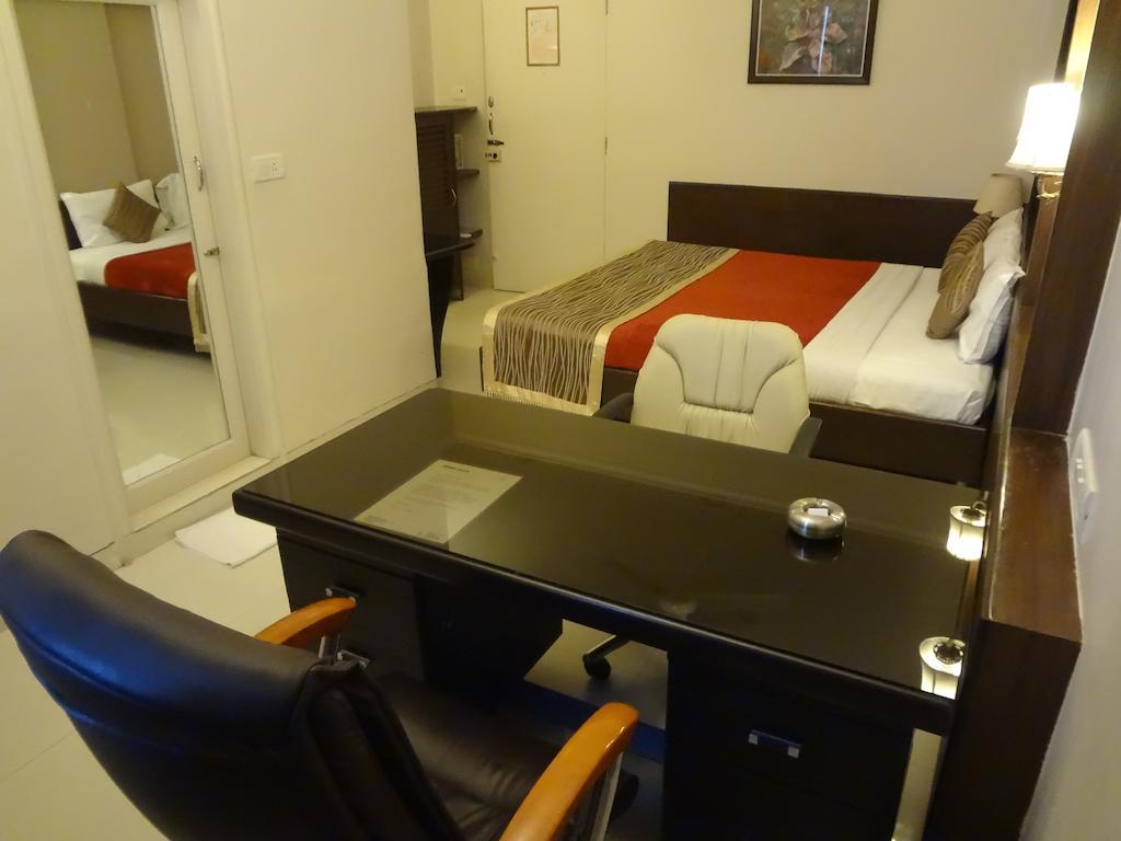Avion Hotel Mumbai Exterior photo