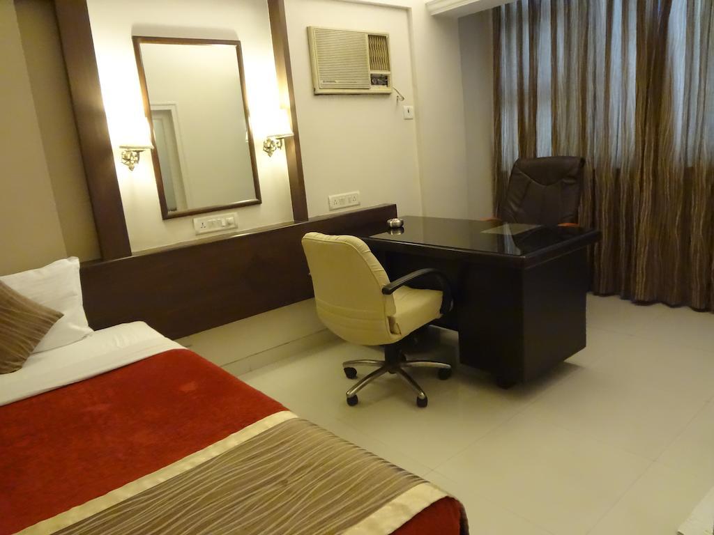 Avion Hotel Mumbai Exterior photo