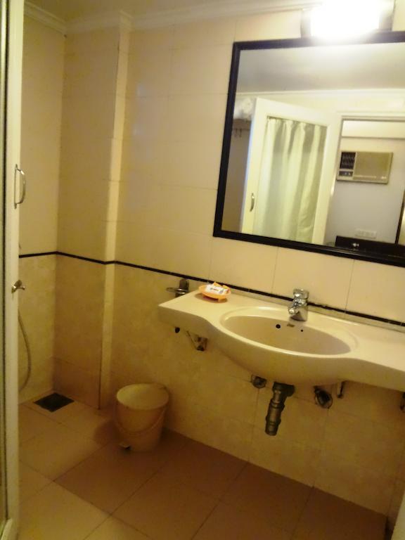 Avion Hotel Mumbai Exterior photo