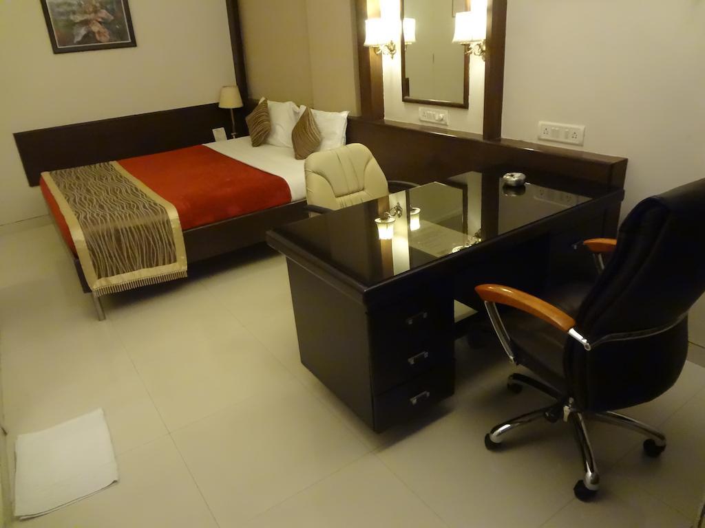 Avion Hotel Mumbai Exterior photo